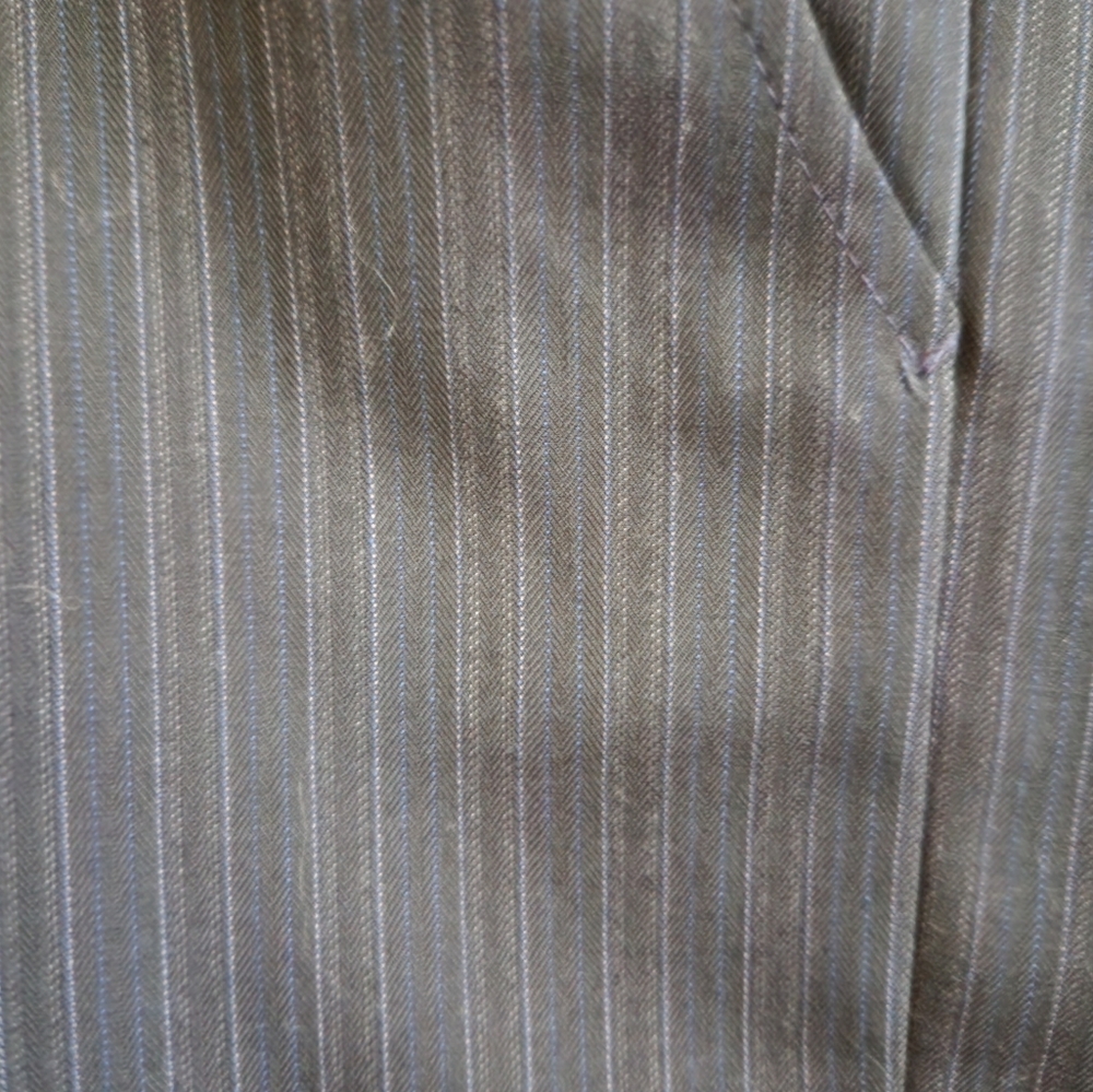 Womens BCBG MAX AZRIA capri pin strip pants. - Picture 5 of 6